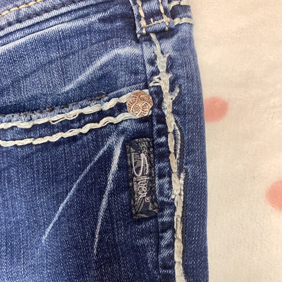 Silver Jeans | Skinny Mid Rise Aiko Jeans Pearl Embellished - Picture 2 of 9